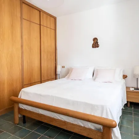 Unique Apartment Ricadi